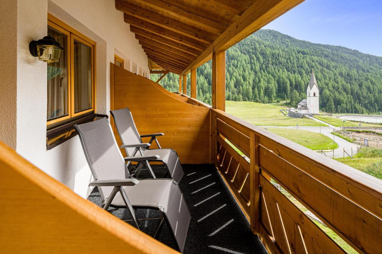 Langtaufererhof Hotel Melago Exterior photo